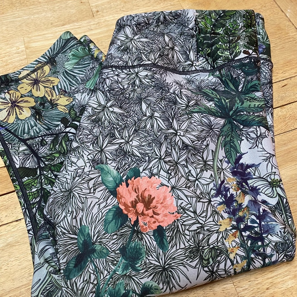 Calia by Carrie underwood floral leggings size xl EUC